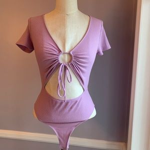 Forever 21 short sleeve lavender ribbed bodysuit with front keyhole and cutout